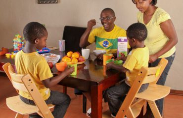 Enzi_Chair_-_the_magic_of_a_family_meal